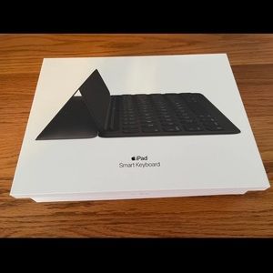 Like-New Apple Smart Keyboard